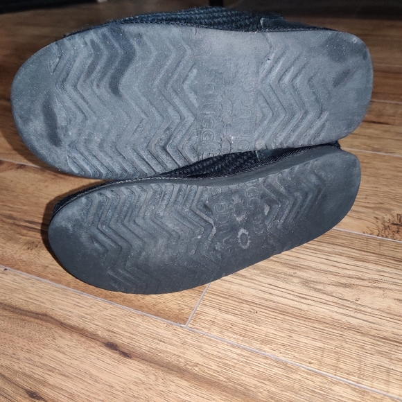 Black knit UGG boots, size 7 - Picture 3 of 4